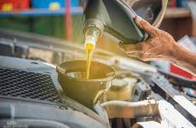 CAN OIL BE PUT IN A CAR WHILE THE ENGINE WORKS HOT?